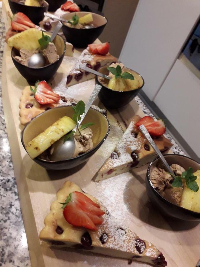 Maas&Mechelen B&B Massage & Wellness Maasmechelen Eksteriør billede