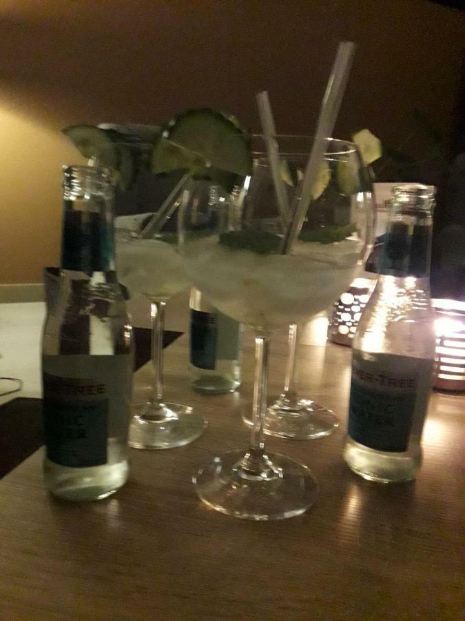 Maas&Mechelen B&B Massage & Wellness Maasmechelen Eksteriør billede